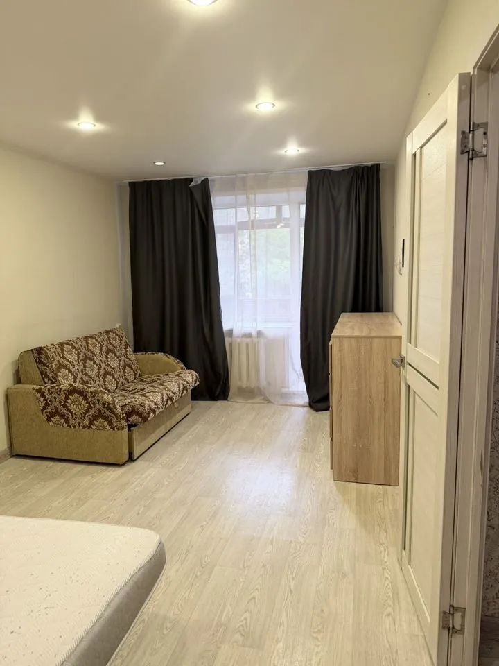 1-комнатная квартира в аренду, ул. Кошурникова, 11 — 35 000 ₽/мес